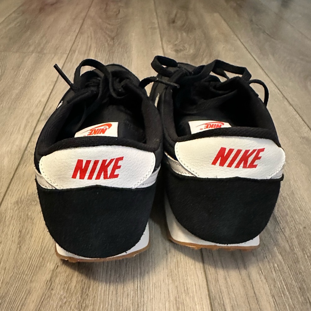 Navy blue Nike lifestyle/running shoe. Gum like bottom sole. Lightly worn.